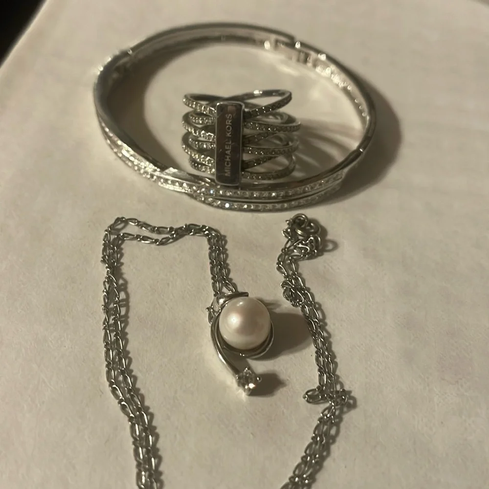 Michael Kors ring sz8 + fashion jewelry bracelet & necklace - Picture 1 of 11